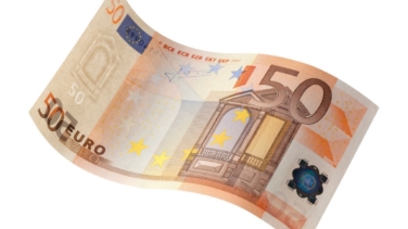 Llega la estafa de los 50 euros: alerta si encuentras un billete en el parabrisas