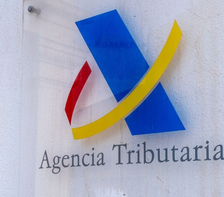 Aviso de la policía: nueva estafa que suplanta a Hacienda