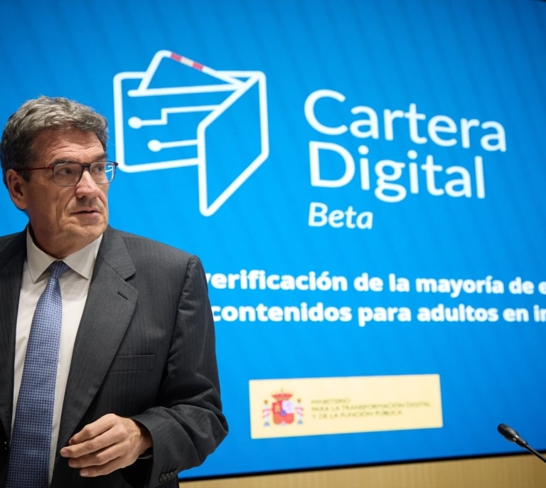 ¿Qué pasó con el 'pajaporte'?: la app antiporno del Gobierno que debía estar lista el verano pasado