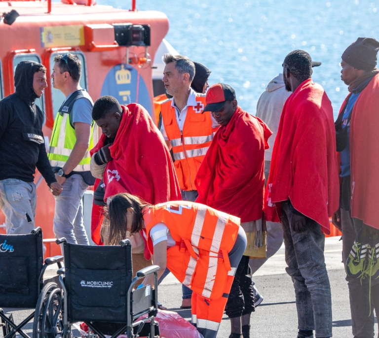 Junts cierra con el Gobierno el decreto ley para el reparto de menores migrantes: "700 para Madrid y 20 o 30 para Cataluña"