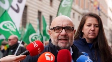 Los funcionarios redoblan la presión sobre el Gobierno para que les suba el sueldo y les conceda las 35 horas