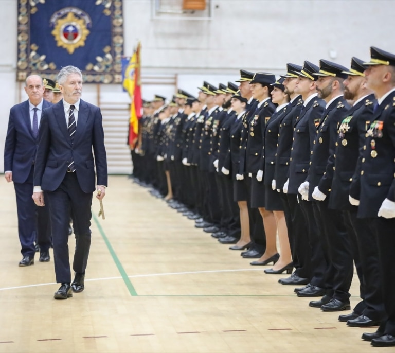 Un sindicato de Policía retira un premio a Marlaska por su “desplante permanente" en medio del traspaso de la inmigración a Cataluña