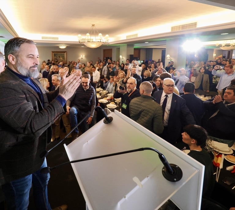 Abascal niega el apoyo de Vox a los aranceles y responsabiliza a Sánchez y Feijóo de ellos