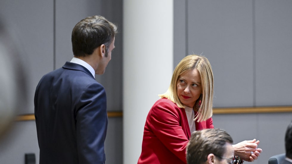 Meloni y Sánchez distorsionan la cumbre europea sobre defensa al cuestionar el rearme