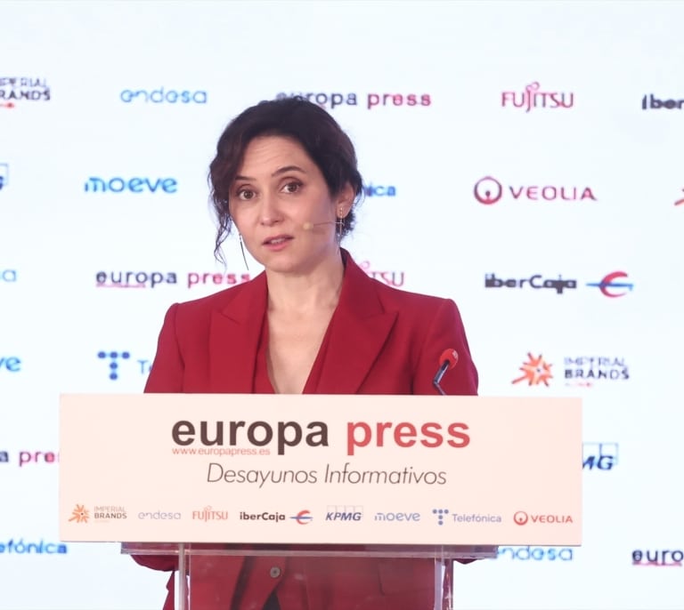 Ayuso destaca las "100 derrotas" de Sánchez en el Congreso: las leyes que aprueba son  "ilegales" o "dañinas"