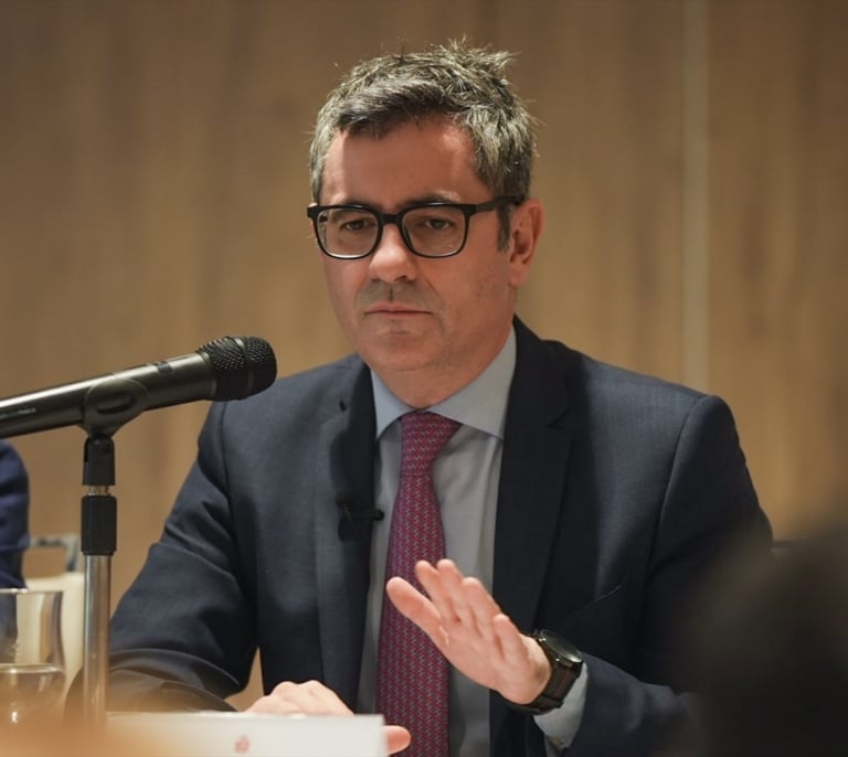 Peinado llega a la declaración de Bolaños tras dejar fuera del coche oficial a un Policía Nacional