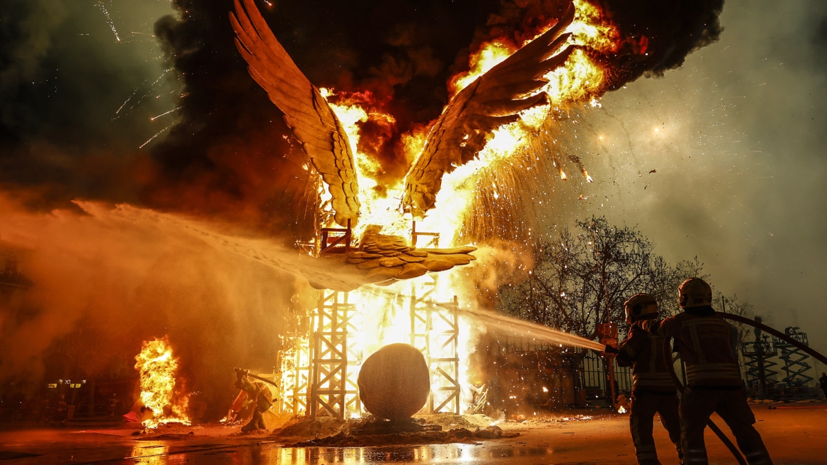 Fallas de Valencia 2025: Guía completa de verbenas, discomóviles y espectáculos pirotécnicos