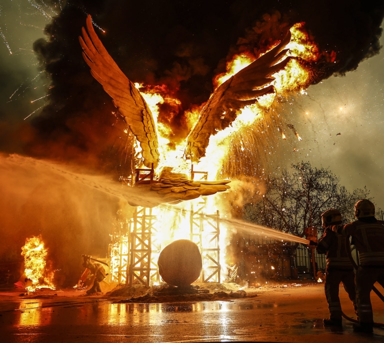 Fallas de Valencia 2025: Guía completa de verbenas, discomóviles y espectáculos pirotécnicos