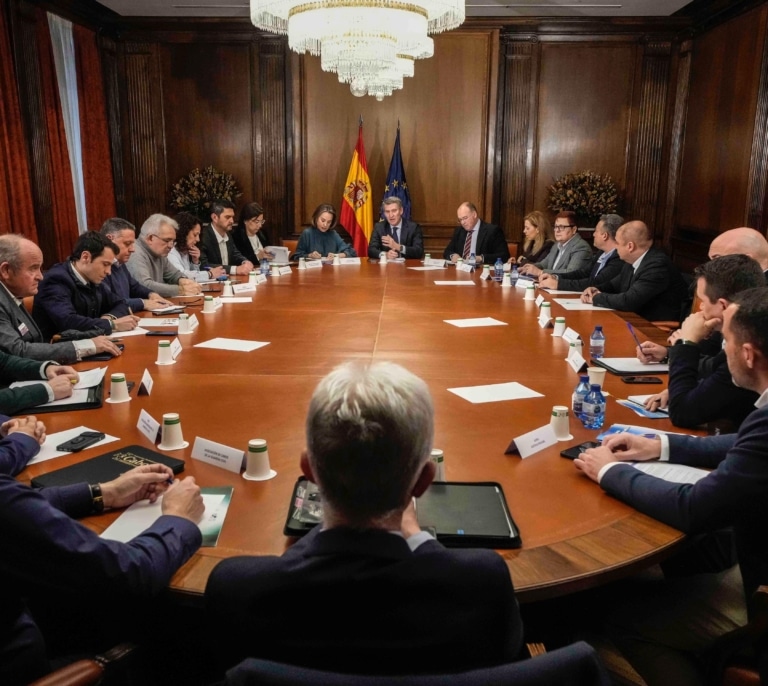 Feijóo exige a Sánchez que aclare de "qué quiere hablar y para qué" antes de su reunión de este jueves