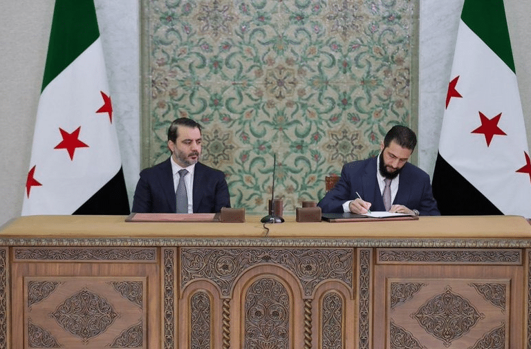 Siria aprueba una declaración constitucional que fija cinco años de transición