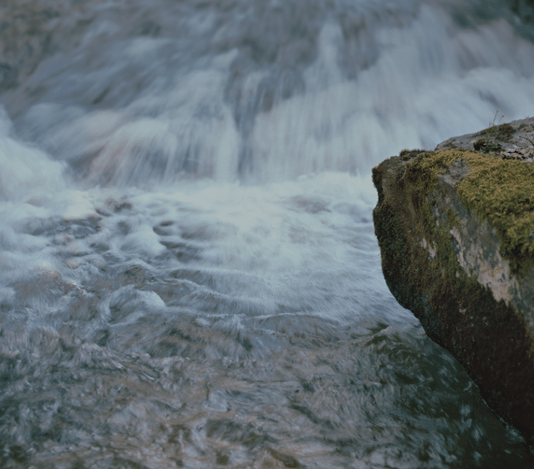 El agua escultórica de Javier Vallhonrat