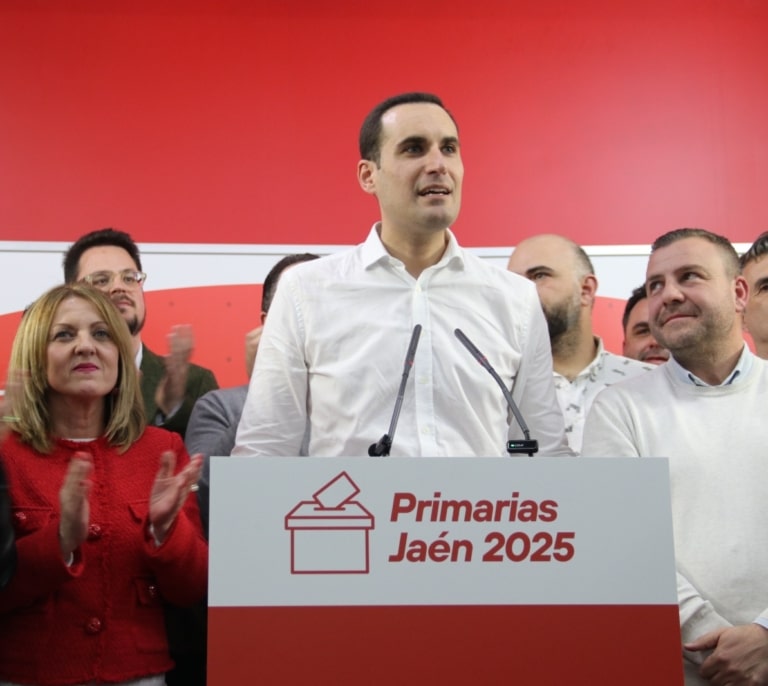 Los candidatos de los aparatos provinciales del PSOE se imponen en Jaén y Cádiz por la mínima y el partido queda dividido en dos