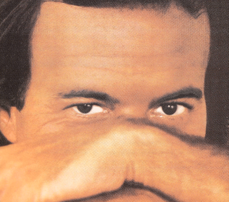 "He querido hacer con Julio Iglesias lo que André Marois hizo con Byron"