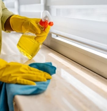 El truco viral para limpiar los rieles de las ventanas y dejarlos [...]