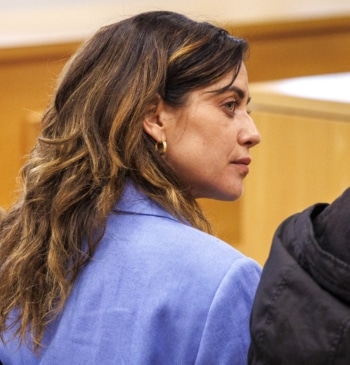 María León dice tener "fobia a la policía" en su juicio por [...]