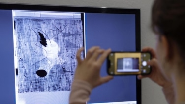 El misterio del retrato de la madre de Miró que el artista cubrió con 'Pintura'
