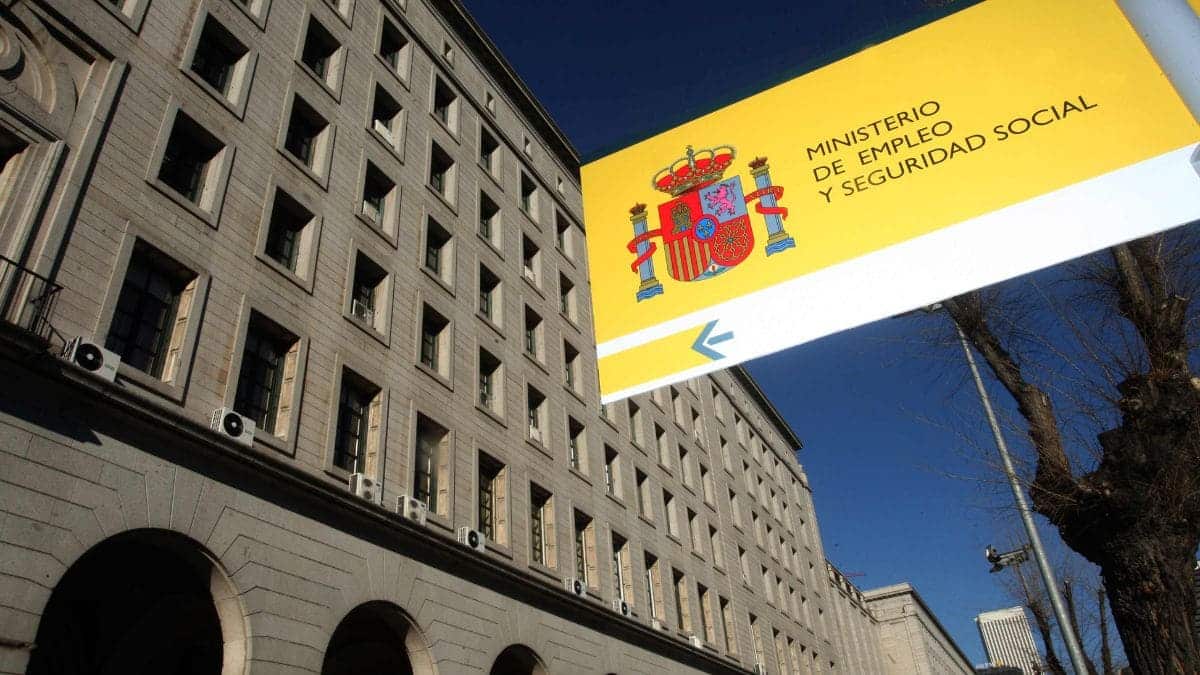 prestación desempleo nivel asistencial