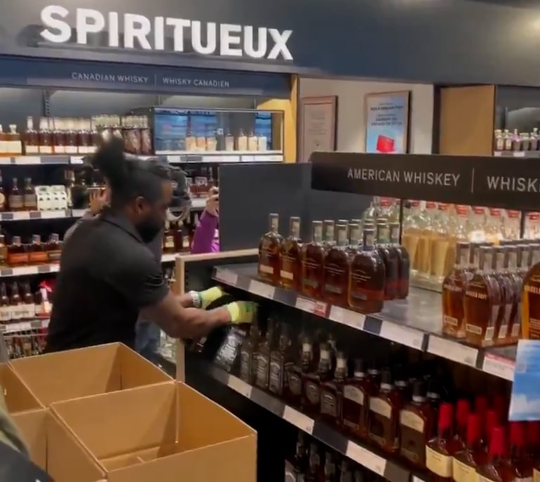 Jack Daniel's contesta a la retirada de whisky de EEUU en los supermercados de Canadá