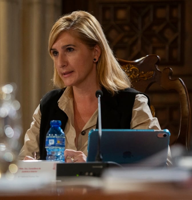 Pradas recrimina a Mazón su cese, ella sí "había estado desde el principio donde tenía que estar"