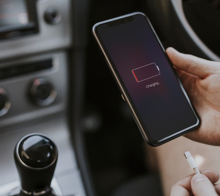 Los 3 métodos para cargar el móvil de forma efectiva cuando no hay luz