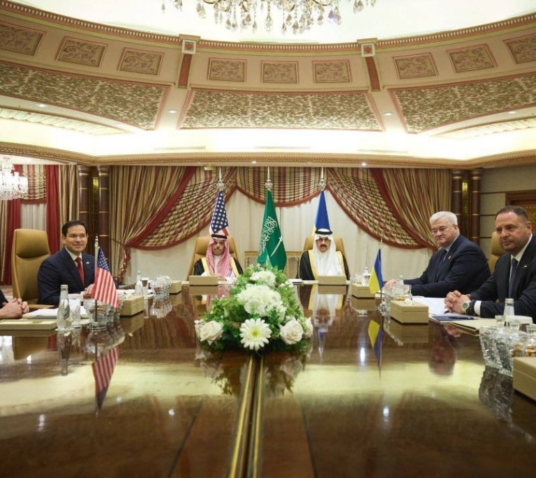 El mundo, pendiente de las conversaciones entre EEUU y Ucrania en Arabia Saudí