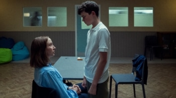 Erin Doherty es Briony Ariston y Owen Cooper es Jamie Miller en 'Adolescencia'