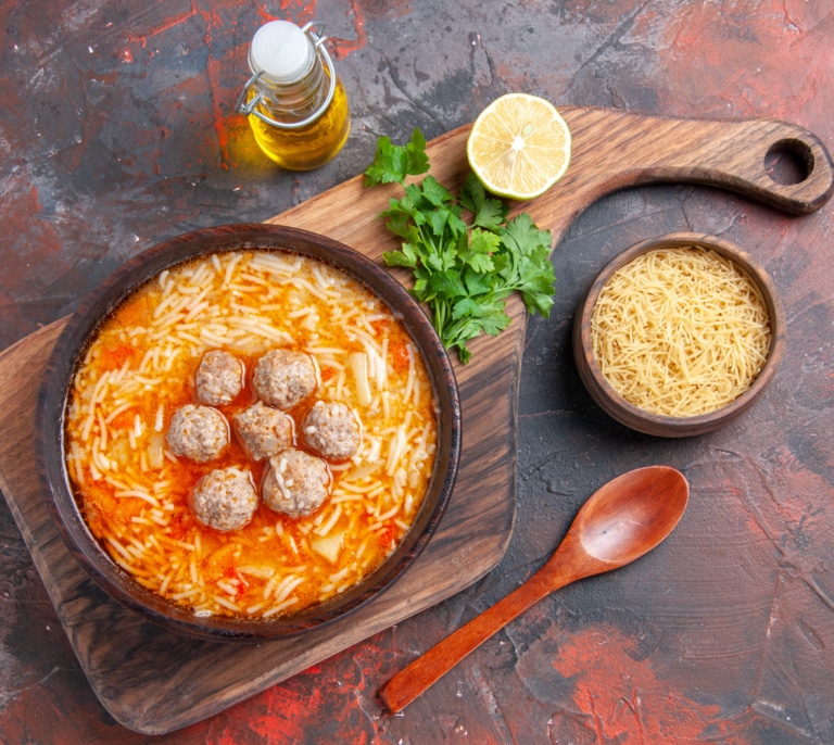 Alerta alimentaria: ordenan retirar de los supermercados un plato preparado de albóndigas