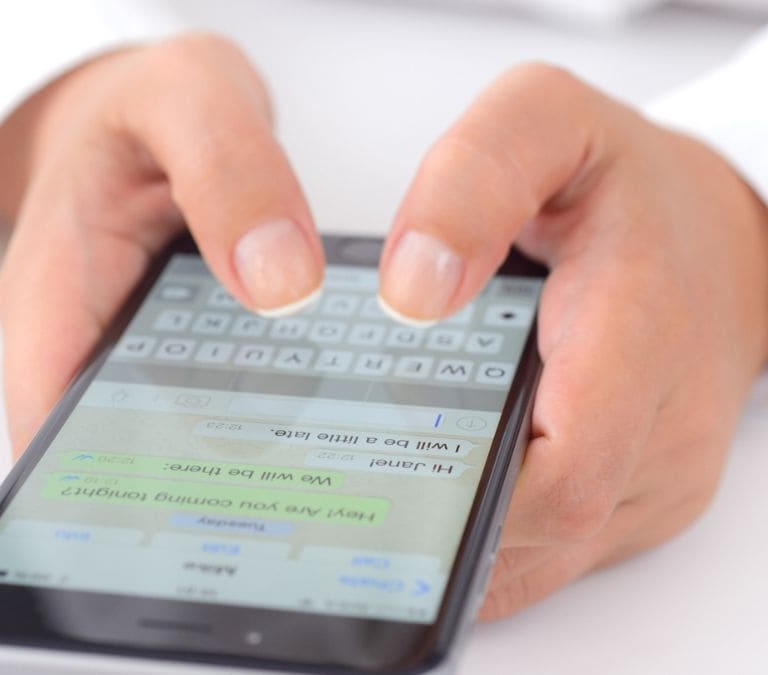 Llegan los tres ticks a WhatsApp: esta es su función