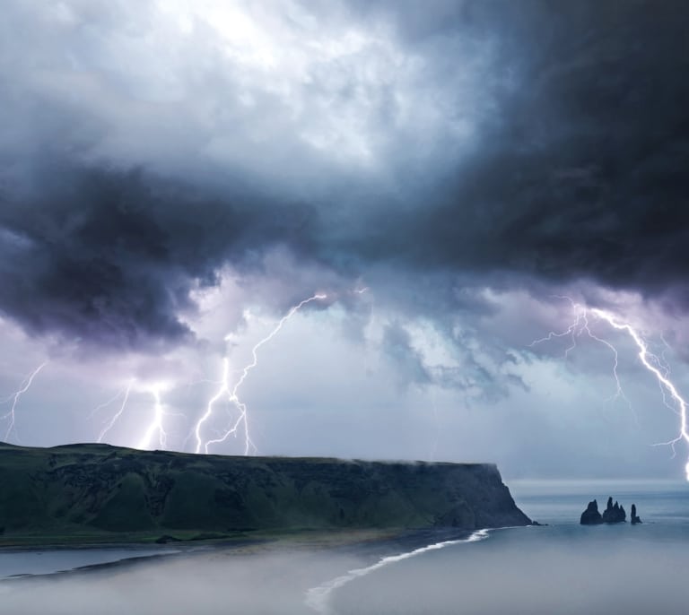 ¿Cuáles son los dispositivos hay que desconectar en una tormenta?