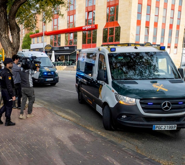 Investigado por tirar la basura a tres cachorros de perro en Madrid