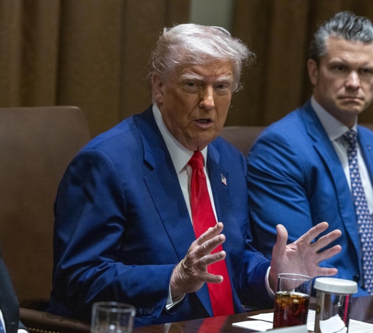 Trump libera a los teléfonos, los ordenadores y los chips de los aranceles recíprocos