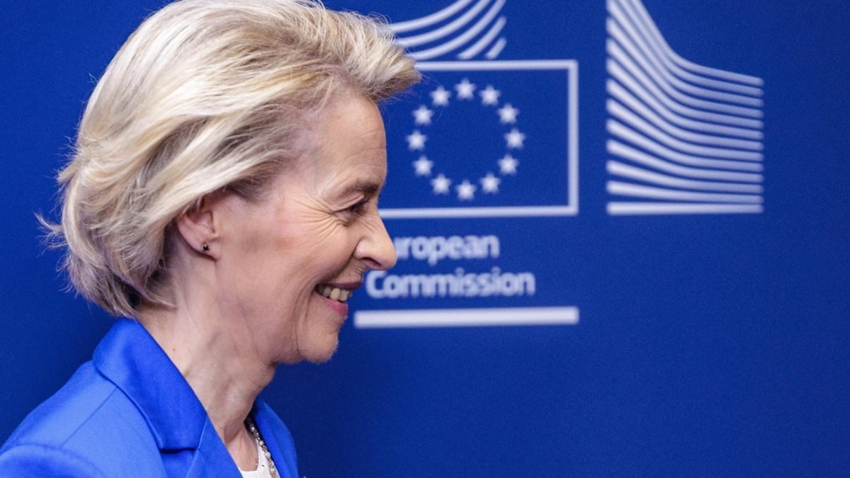 Líderes de la movilidad eléctrica instan a Von der Leyen a que no acceda a retrasar el fin de la combustión: "Manténgase firme"