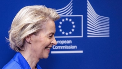 Líderes de la movilidad eléctrica instan a Von der Leyen a que no acceda a retrasar el fin de la combustión: "Manténgase firme"