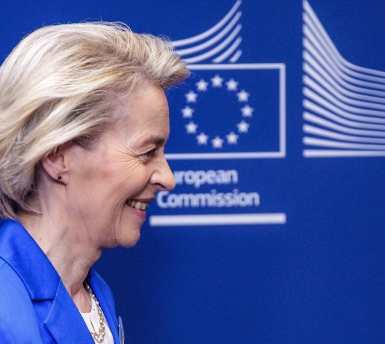 Líderes de la movilidad eléctrica instan a Von der Leyen a que no acceda a retrasar el fin de la combustión: "Manténgase firme"