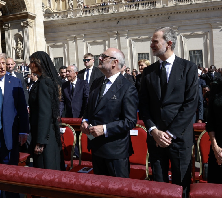 Los reyes despiden al féretro del papa Francisco y se sientan al lado de Trump en el funeral