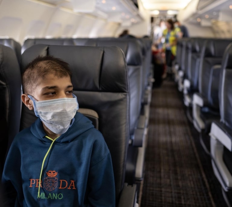 España recibe a 13 niños gazatíes enfermos de cáncer