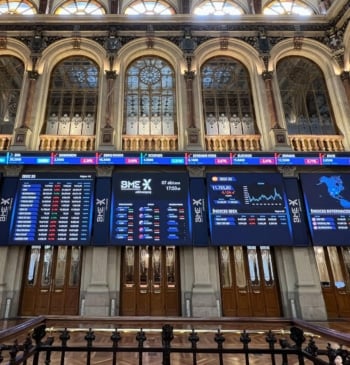 El IBEX borra las pérdidas iniciales y sube un leve 0,15 % [...]