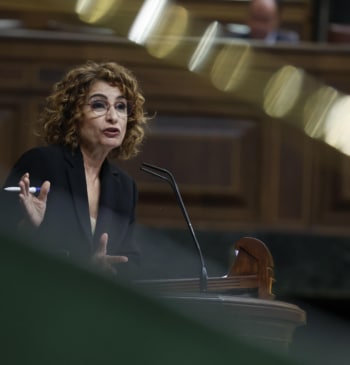 La vicepresidenta primera y ministra de Hacienda, María Jesús Montero. EFE/ Javier Lizón
