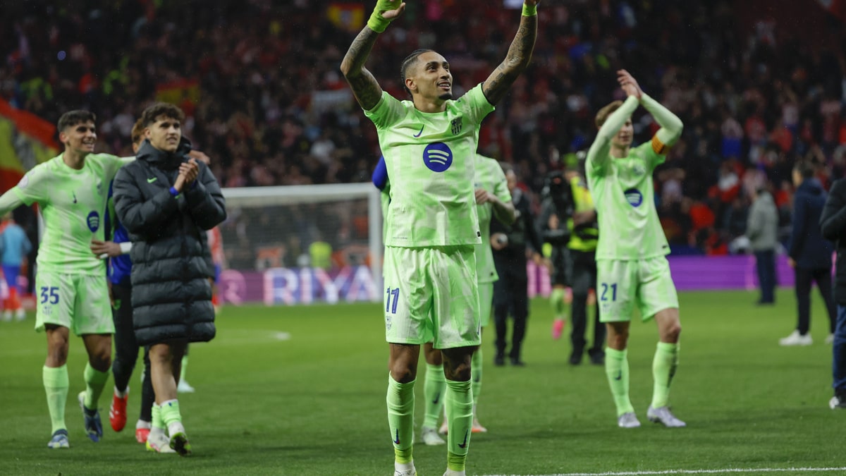El delantero brasileño del FC Barcelona, Raphinha, a la finalización del encuentro de vuelta de las semifinales de la Copa del Rey. EFE / Juanjo Martín.