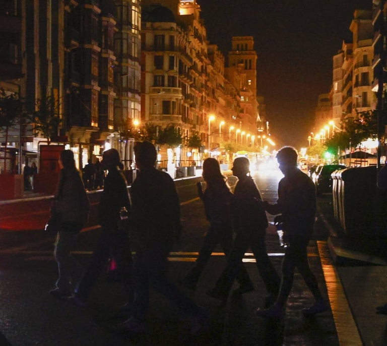 El juez alude a 'Anonymous' y al apagón de Ucrania en 2016 para justificar la investigación por terrorismo