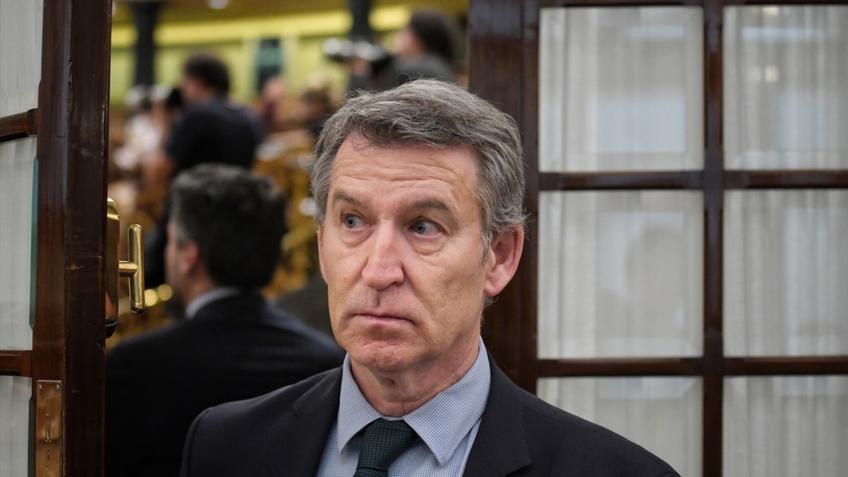 El presidente del PP, Alberto Núñez Feijóo, durante un pleno en el Congreso de los Diputados, en abril