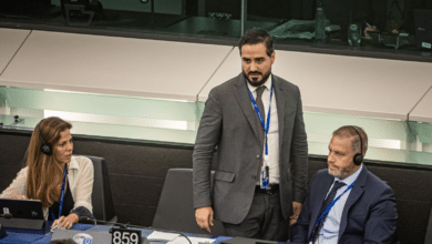 El exdirector de Internacional de Disenso coordina la ofensiva comunicativa de los eurodiputados díscolos con Alvise