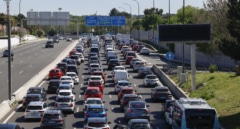 El aparatoso accidente de un camión y un autobús que colapsó la M-30