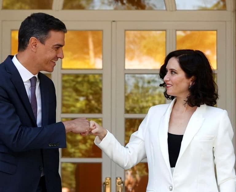 Sánchez y Ayuso se quitan de en medio (y no hace falta)