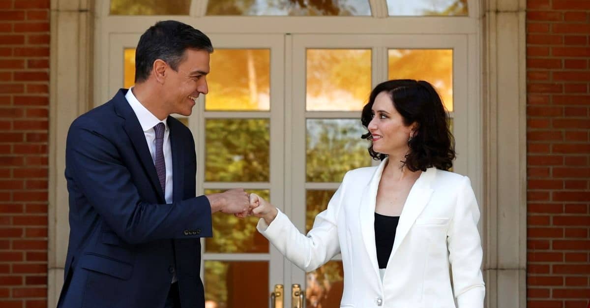 Sánchez y Ayuso se quitan de en medio (y no hace falta)