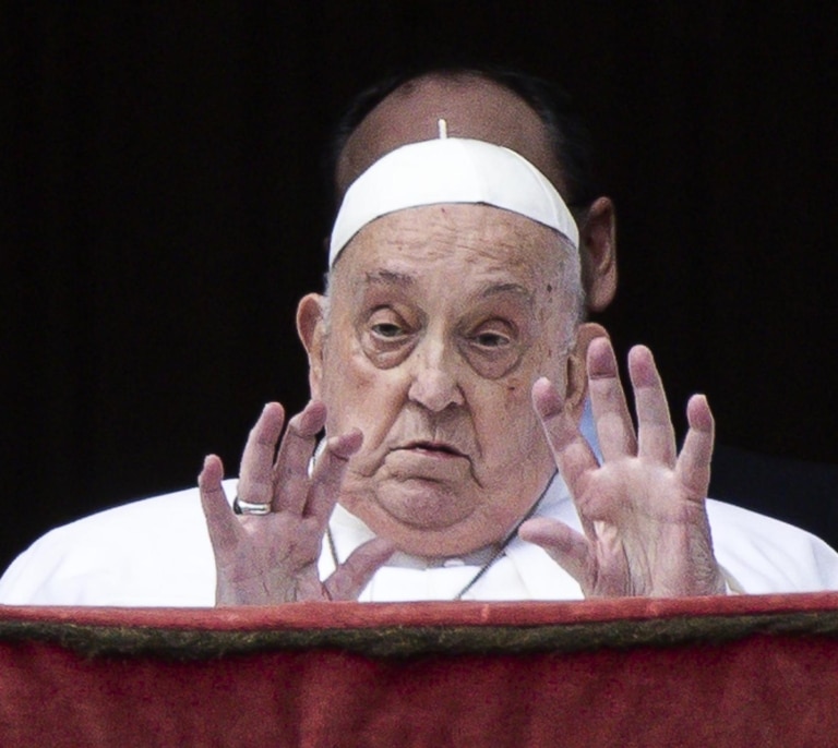 El manicomio tertuliano en la muerte del Papa y el “derecho canónigo”