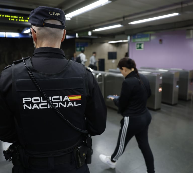 La noche del apagón pasa sin incidentes en las calles: "Normalidad absoluta" en la Policía y la Guardia Civil