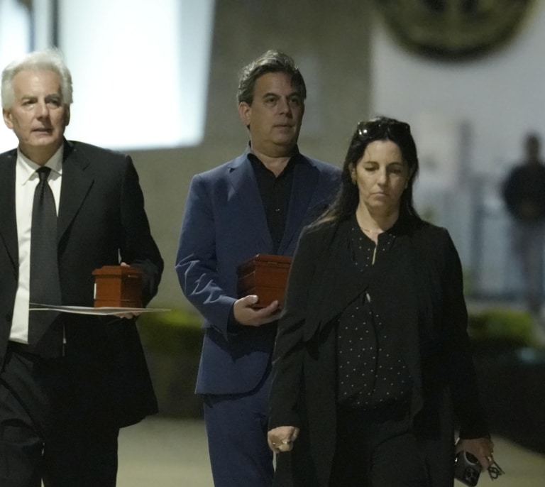Los restos de Vargas Llosa, incinerados en Lima