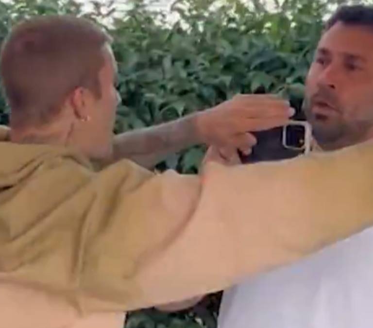 Justin Bieber se enfrenta a unos paparazzi en Palm Springs: "No les interesan las personas"