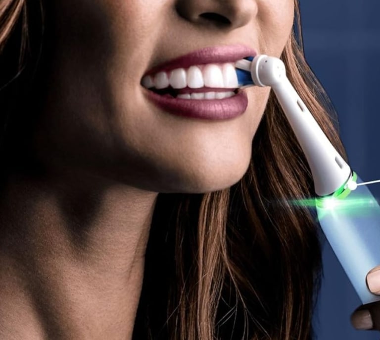 Así es el cepillo de dientes eléctrico más novedoso de Oral-B que Amazon ha rebajado más de 100€